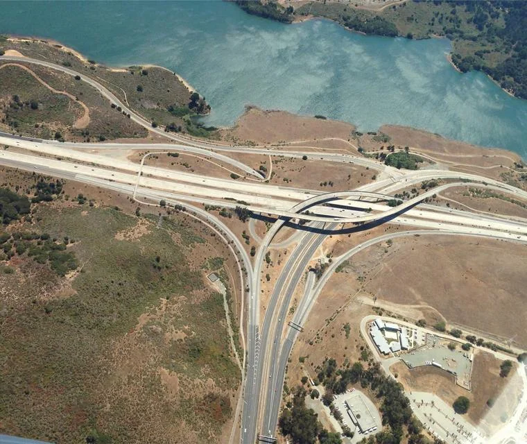 دليلك للحصول على منحة جامعة الإمارات 2026 براتب شهري كامل